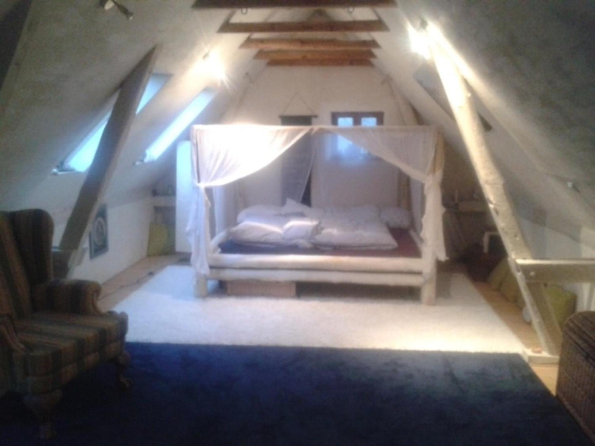 Grosse Hobbithoehle Mit Gemeinschaftsgarten Neustadt am Rübenberge Exterior foto